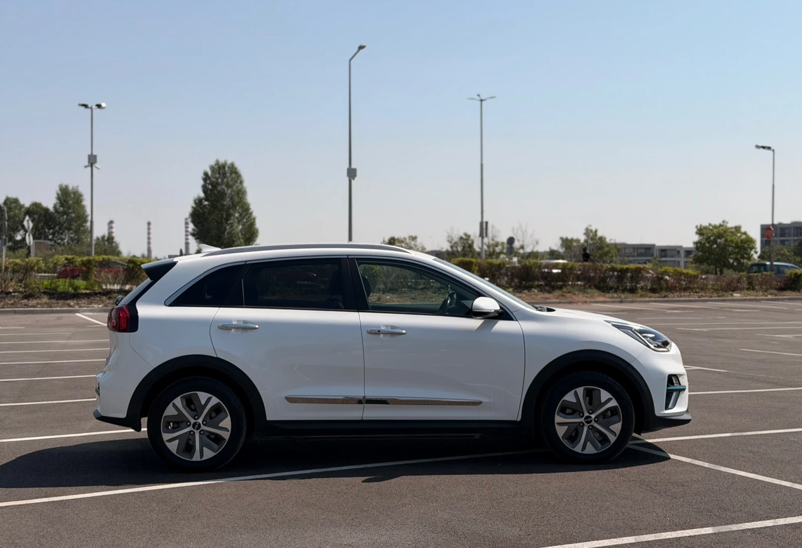 Kia Niro 64kwh-Гаранция-Всички екстри-Лизинг, снимка 4 - Автомобили и джипове - 55749309