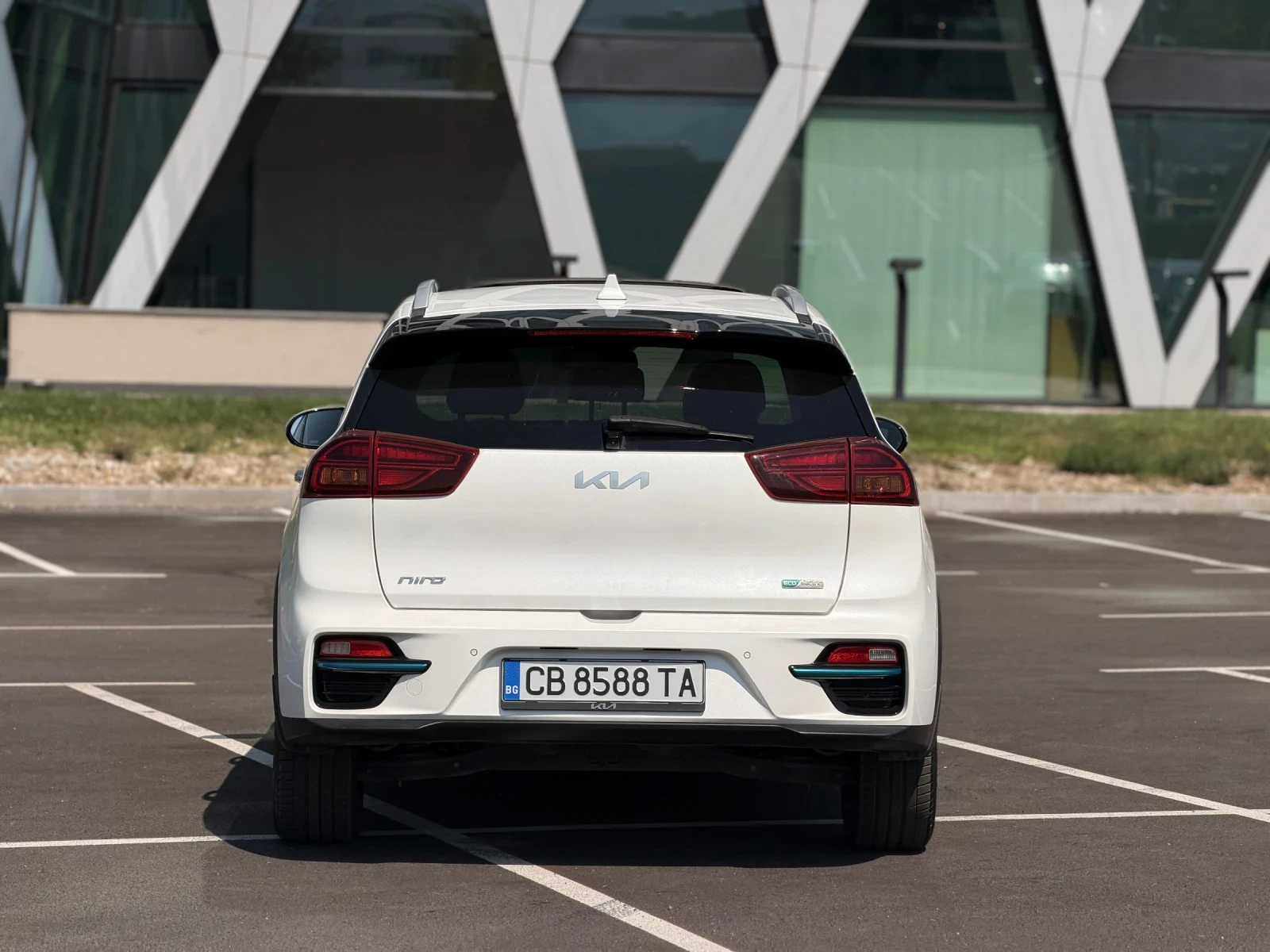 Kia Niro 64kwh-Гаранция-Всички екстри-Лизинг, снимка 7 - Автомобили и джипове - 55749309