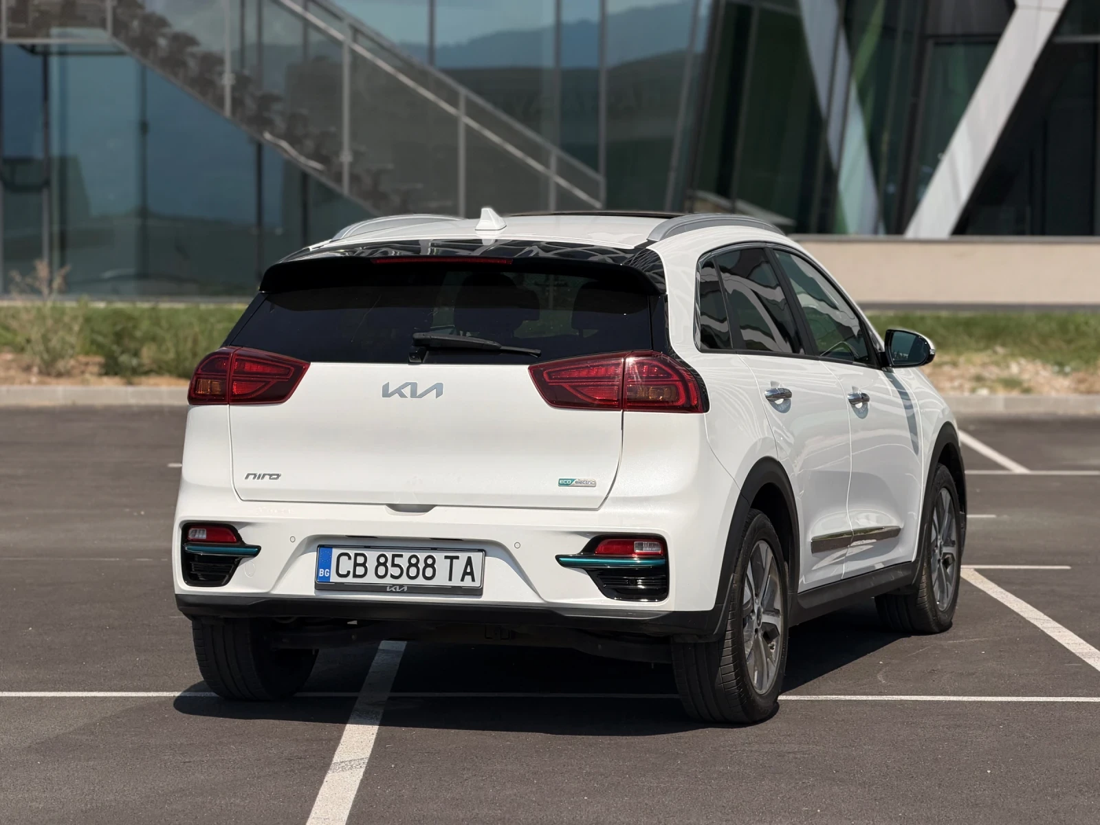 Kia Niro 64kwh-Гаранция-Всички екстри-Лизинг, снимка 6 - Автомобили и джипове - 55749309