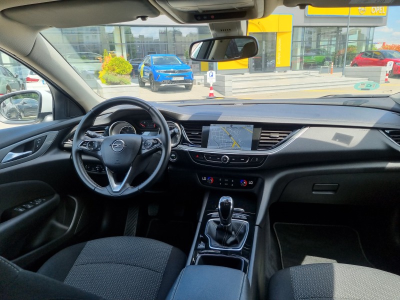 Opel Insignia SPORTS TOURER 1.5 TURBO 82000км, снимка 11 - Автомобили и джипове - 46455776