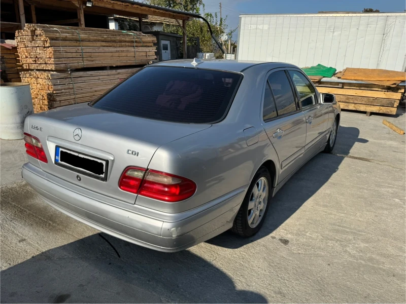 Mercedes-Benz E 220 2.2 Cdi 143k.c, снимка 3 - Автомобили и джипове - 49509342