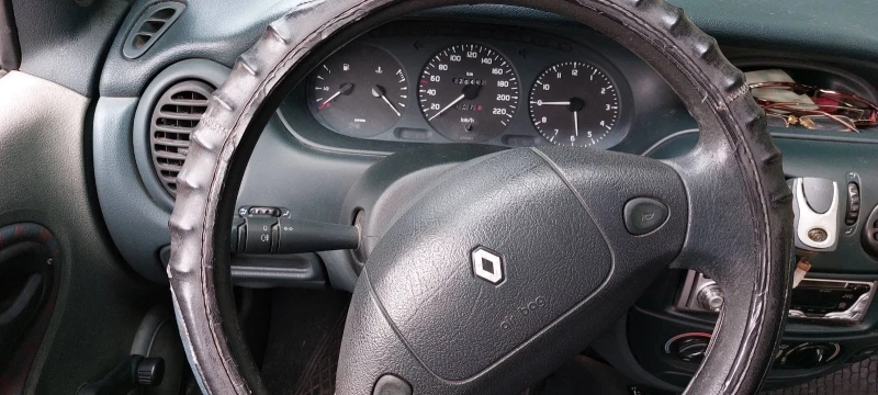 Renault Megane, снимка 11 - Автомобили и джипове - 52387778