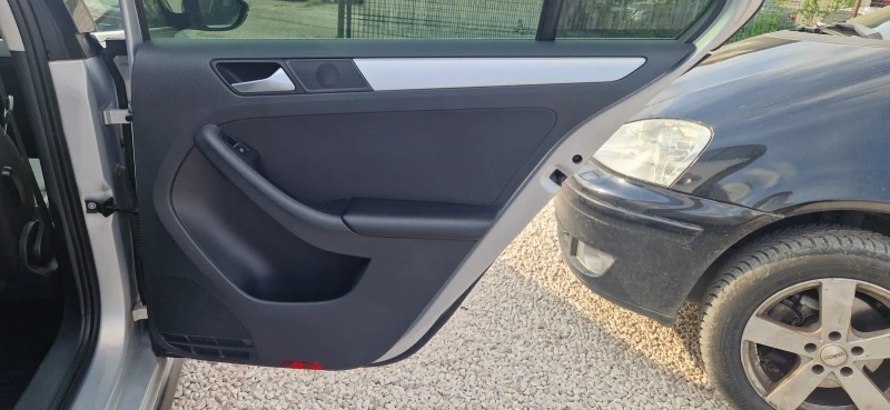 VW Jetta 1.4i-170к.с. ХИБРИД, снимка 13 - Автомобили и джипове - 51830810