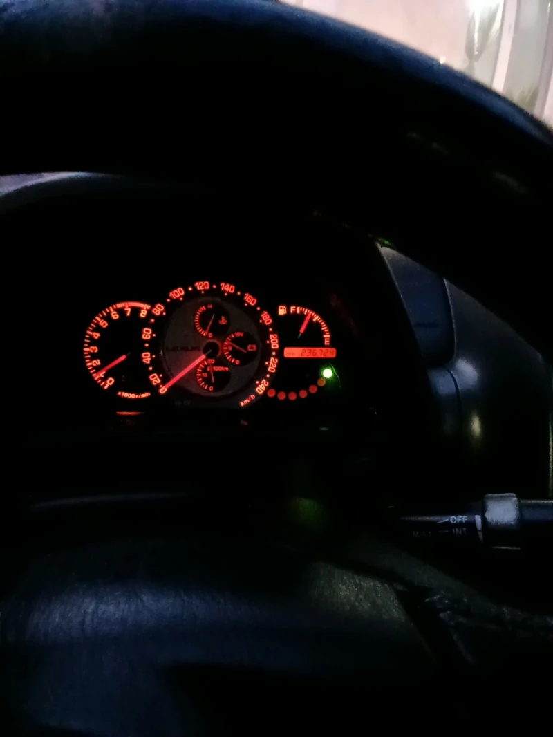 Lexus IS 200, снимка 13 - Автомобили и джипове - 52233367