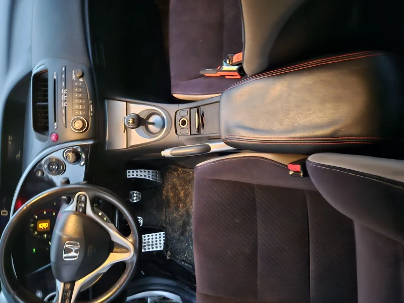Honda Civic 8, снимка 11 - Автомобили и джипове - 52644453