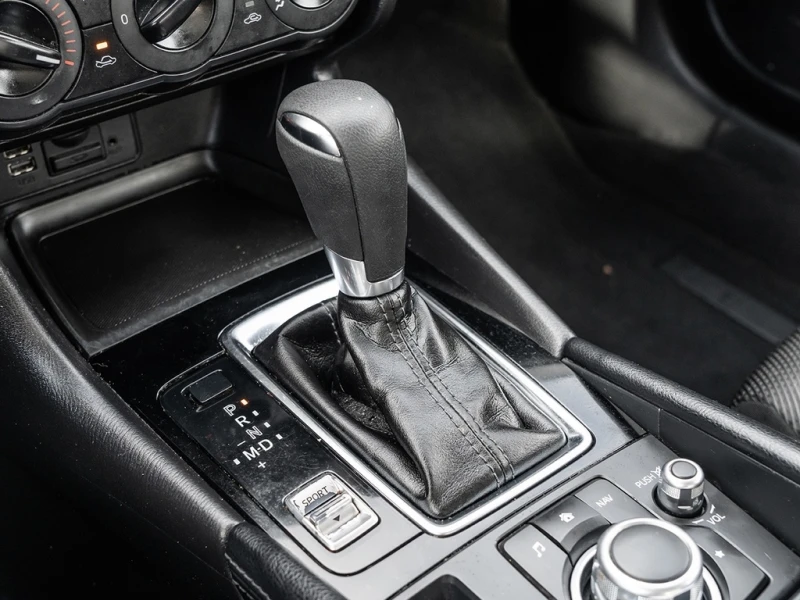 Mazda 3 * 4dr Sdn Auto * CARFAX * БЕЗ ПЪРВОНАЧАЛНА ВНОСКА, снимка 17 - Автомобили и джипове - 52959781