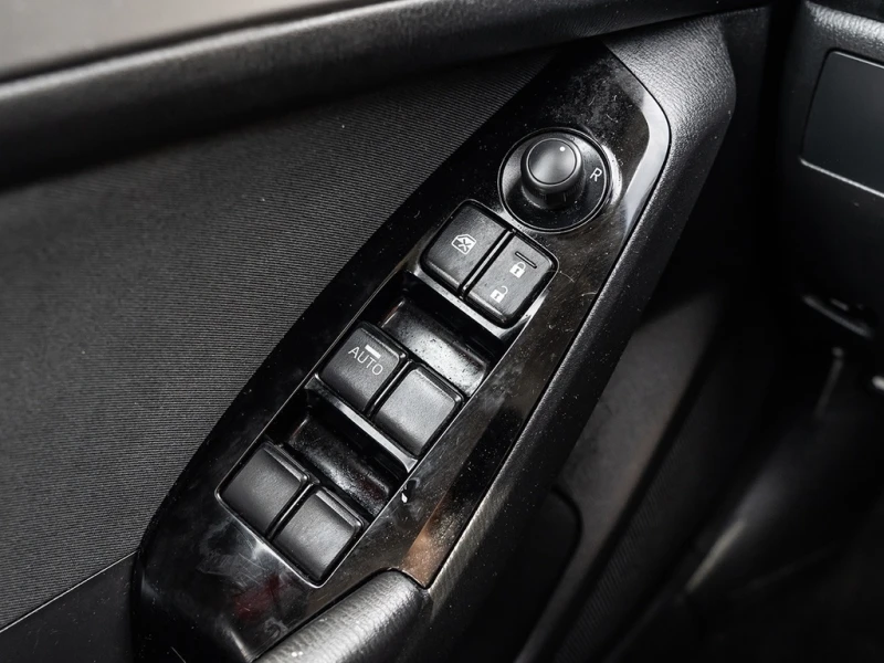 Mazda 3 * 4dr Sdn Auto * CARFAX * БЕЗ ПЪРВОНАЧАЛНА ВНОСКА, снимка 15 - Автомобили и джипове - 52959781