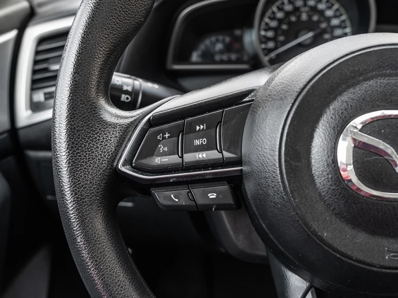 Mazda 3 * 4dr Sdn Auto * CARFAX * БЕЗ ПЪРВОНАЧАЛНА ВНОСКА, снимка 10 - Автомобили и джипове - 52959781