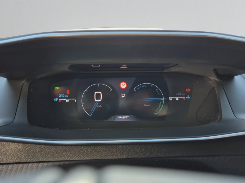 Peugeot 2008 GT 1.2 PureTech 145 HYBRID 48V e-DCS6 , снимка 11 - Автомобили и джипове - 53149531