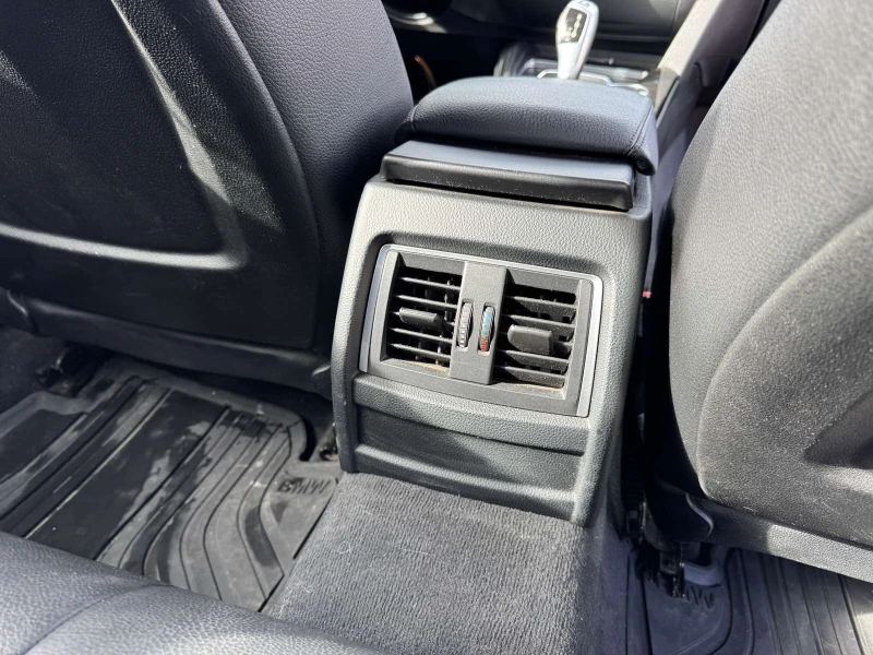 BMW 330  2.0L TwinPower Turbo Inline-4, снимка 10 - Автомобили и джипове - 53441176