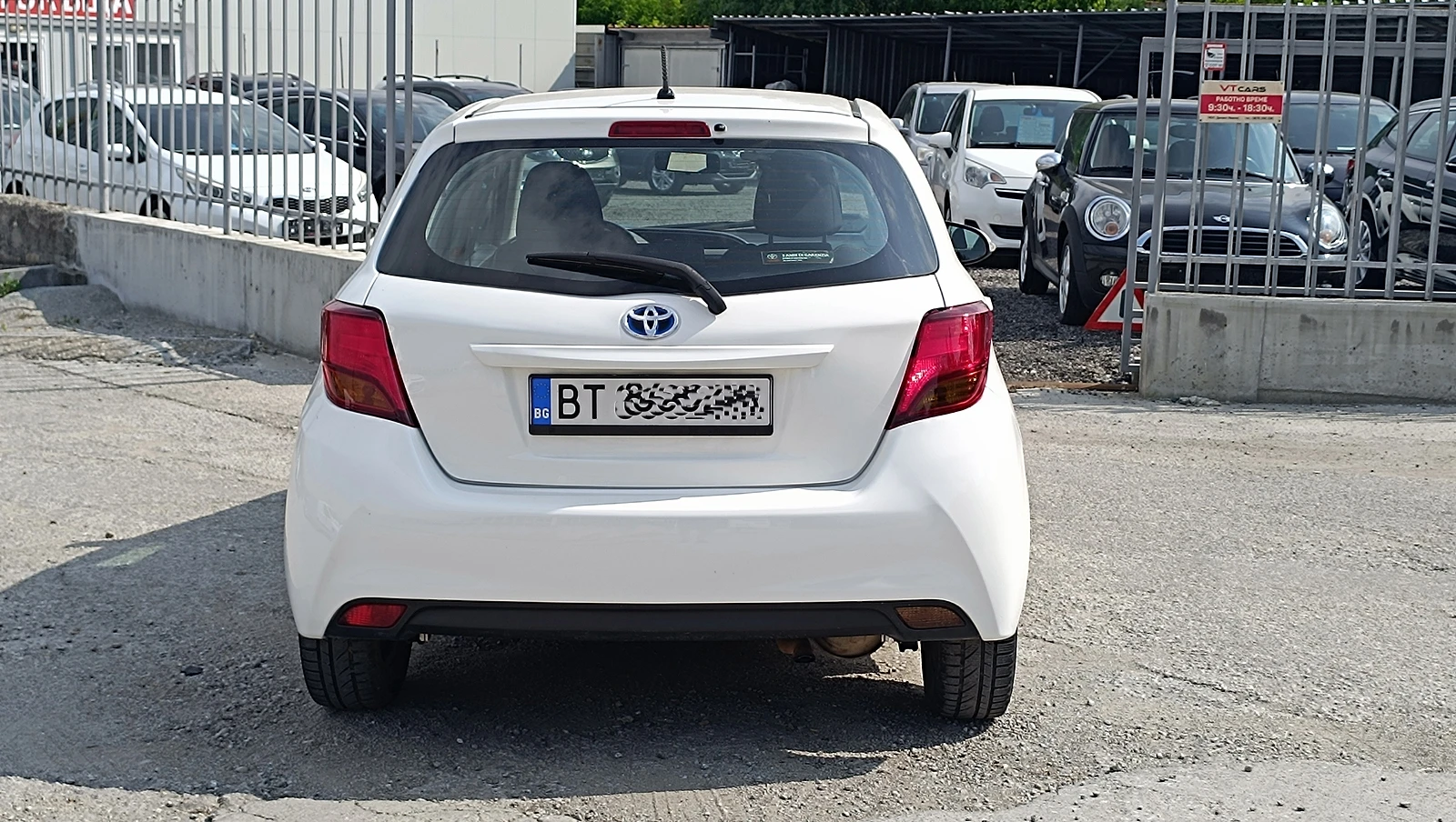 Toyota Yaris 1.5 Hybrid - изображение 4