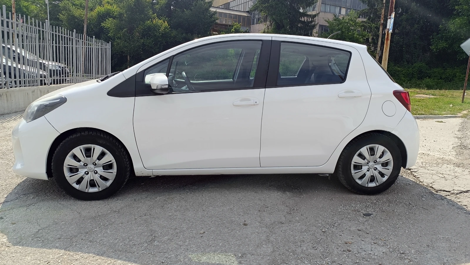 Toyota Yaris 1.5 Hybrid - изображение 2
