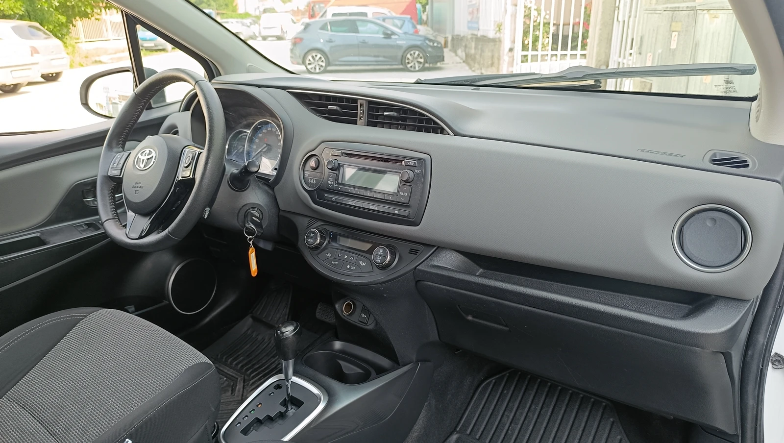 Toyota Yaris 1.5 Hybrid - изображение 10