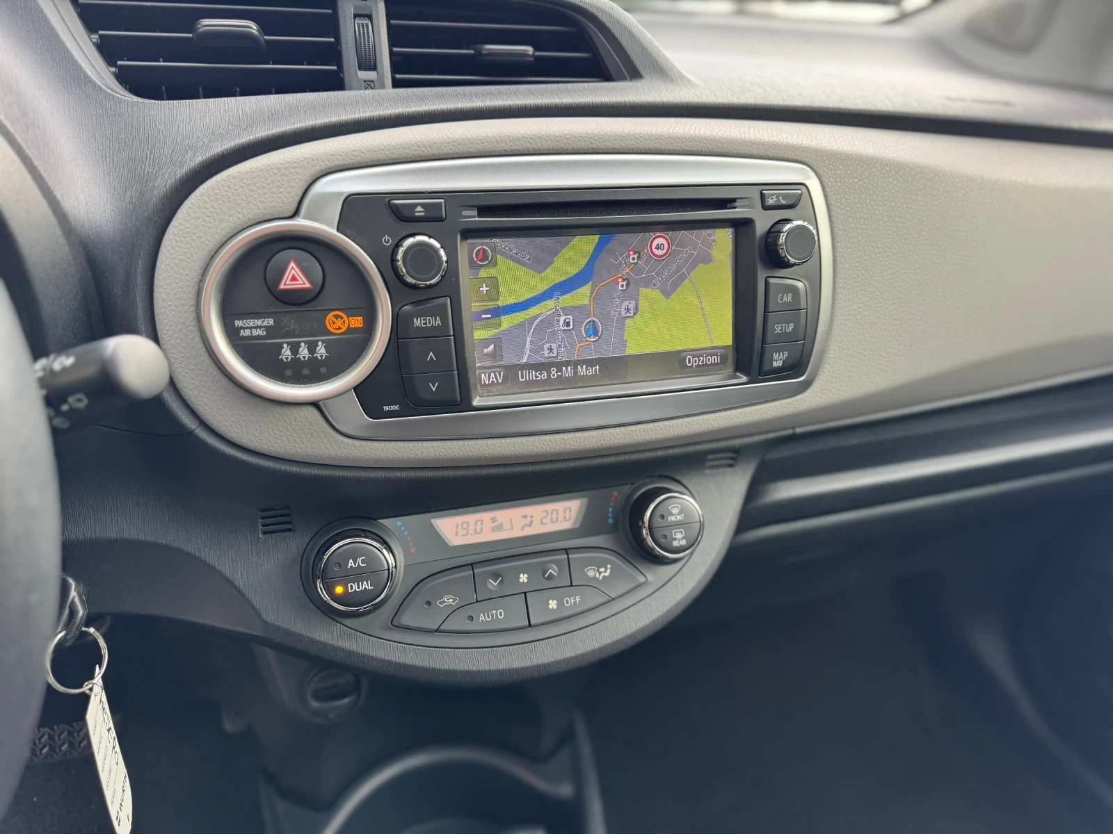 Toyota Yaris 1.4D4D Automat* Executive - изображение 8