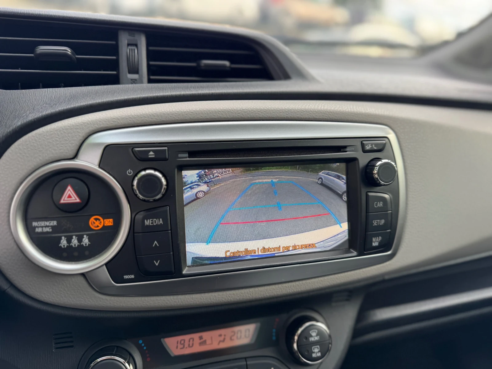 Toyota Yaris 1.4D4D Automat* Executive - изображение 9