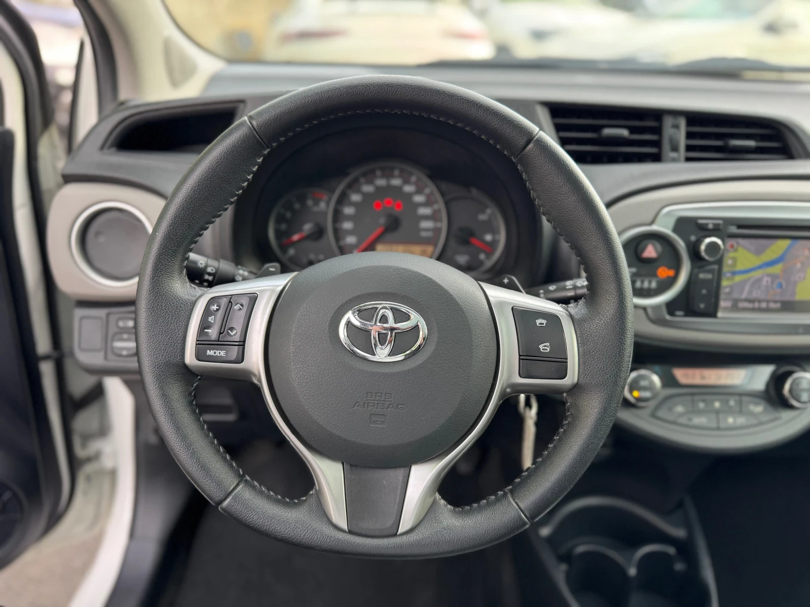 Toyota Yaris 1.4D4D Automat* Executive - изображение 7