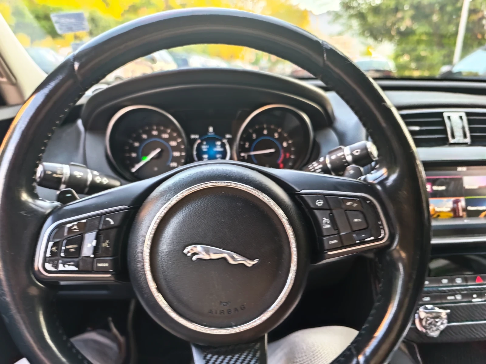 Jaguar XE  - изображение 8