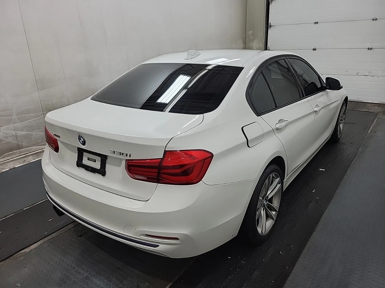 BMW 330 * 330I XDRIVE * CARFAX * ЦЕНА ДО БГ - изображение 4