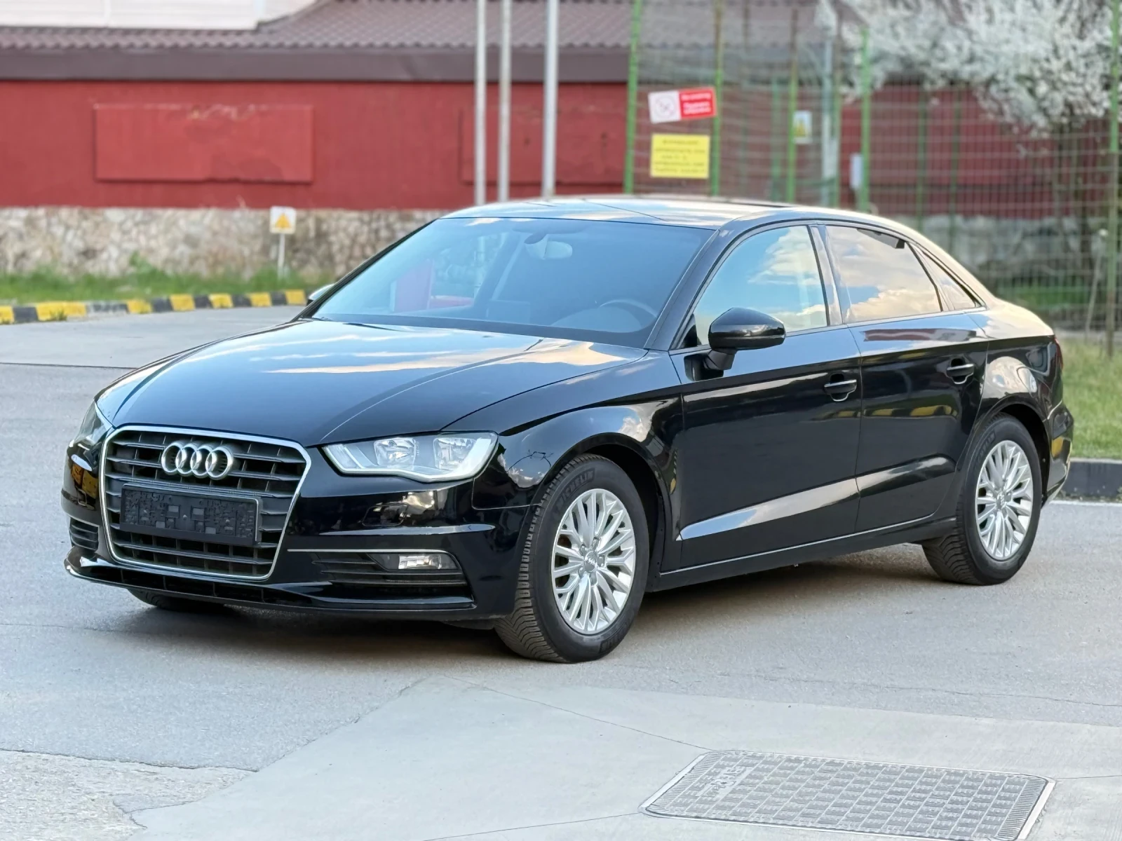 Audi A3 1.6TDI Klimatronik/EURO 6/Navi/Podgrev , снимка 4 - Автомобили и джипове - 52967314