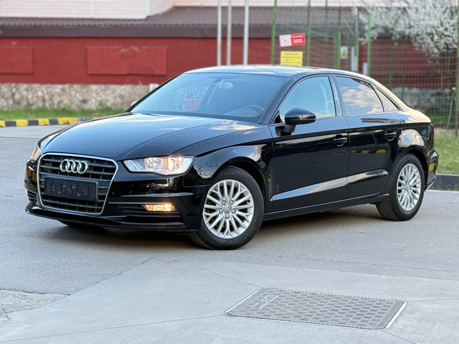 Audi A3 1.6TDI Klimatronik/EURO 6/Navi/Podgrev , снимка 2 - Автомобили и джипове - 52967314
