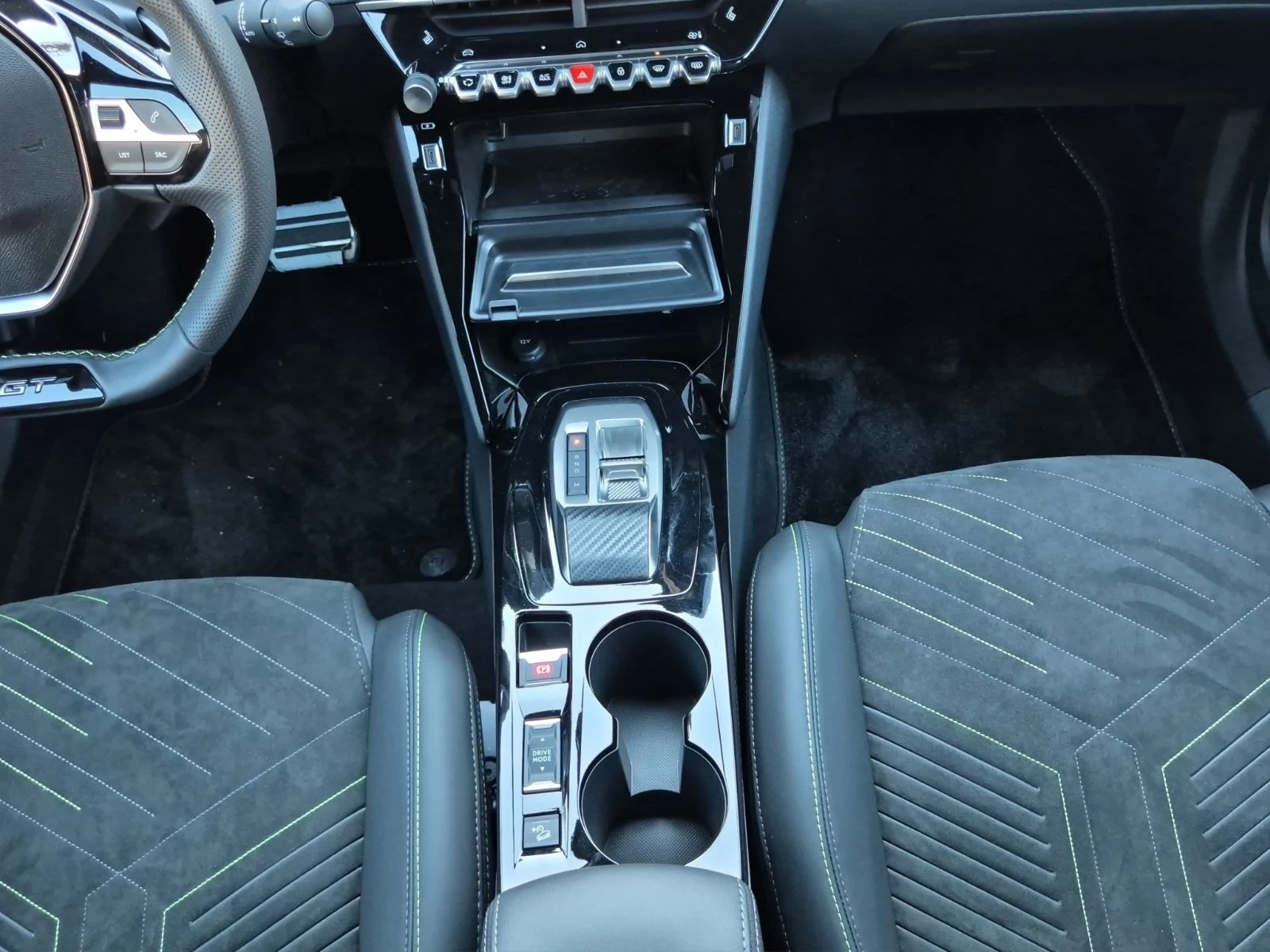 Peugeot 2008 GT 1.2 PureTech 145 HYBRID 48V e-DCS6  | Mobile.bg � ����������� 12