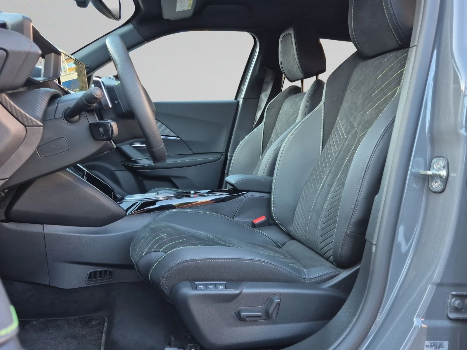 Peugeot 2008 GT 1.2 PureTech 145 HYBRID 48V e-DCS6  | Mobile.bg � ����������� 9