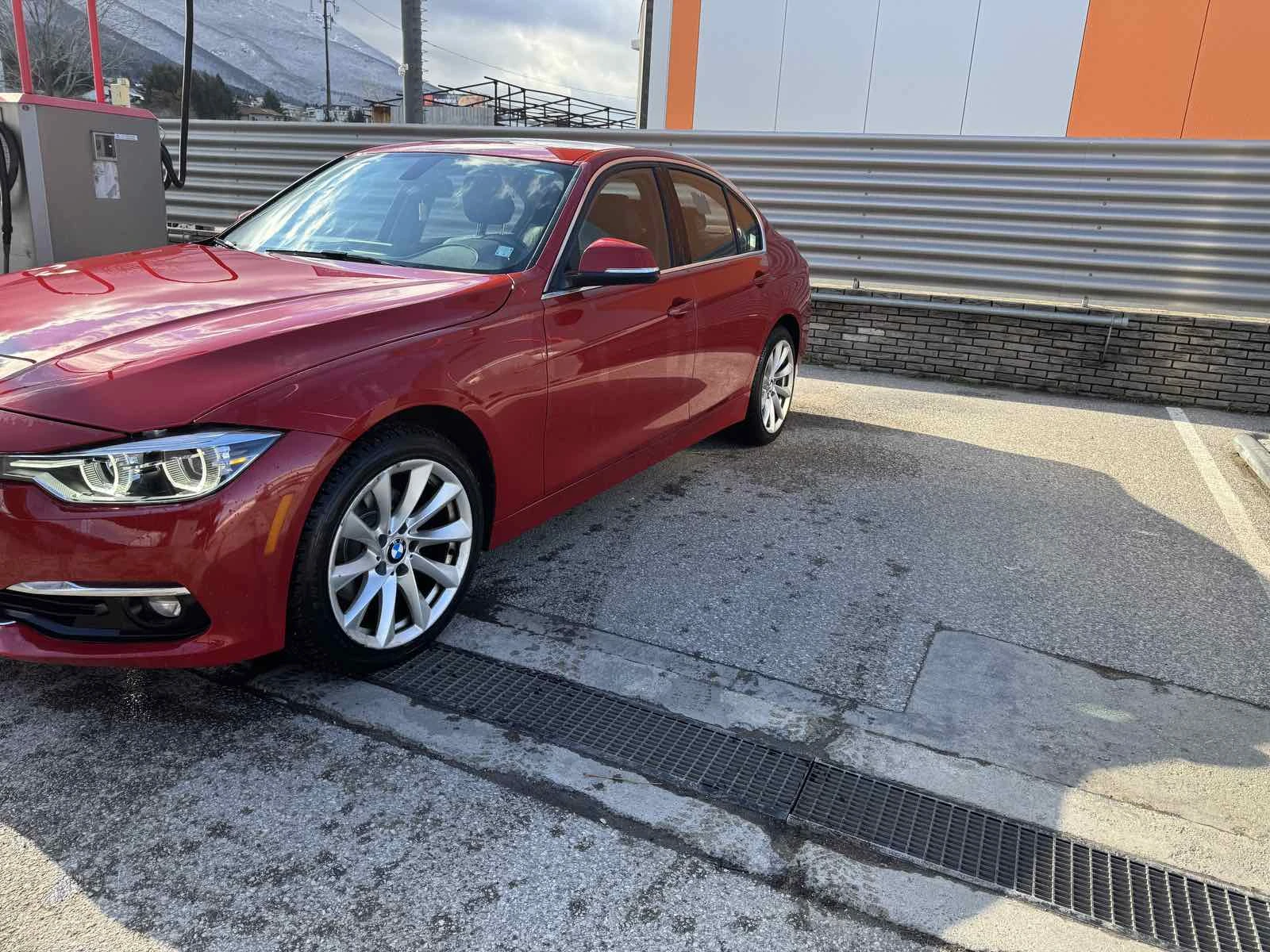 BMW 330  2.0L X-drive КАСКО НОВИ ГУМИ TOP ОБСЛУЖЕН - изображение 7