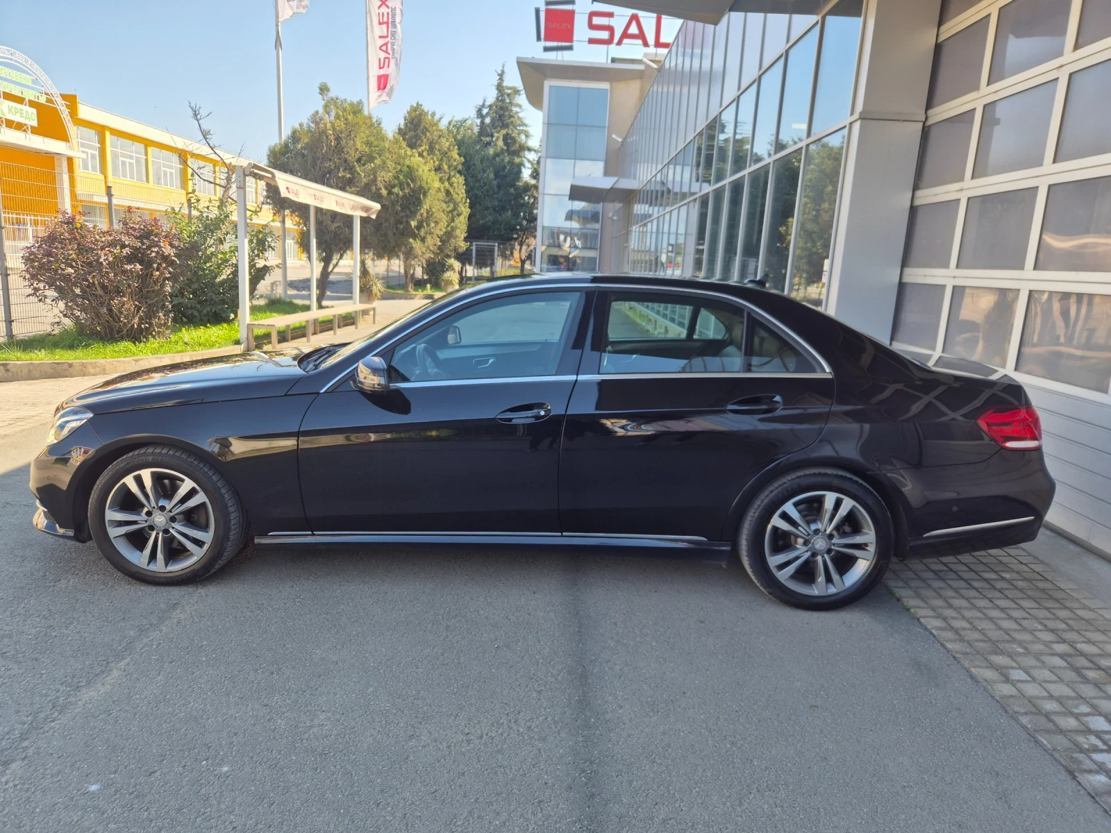 Mercedes-Benz E 250 Нави* Кожа* Лед-Фар* Ел-Седалки* Като-Нова, снимка 8 - Автомобили и джипове - 54113271