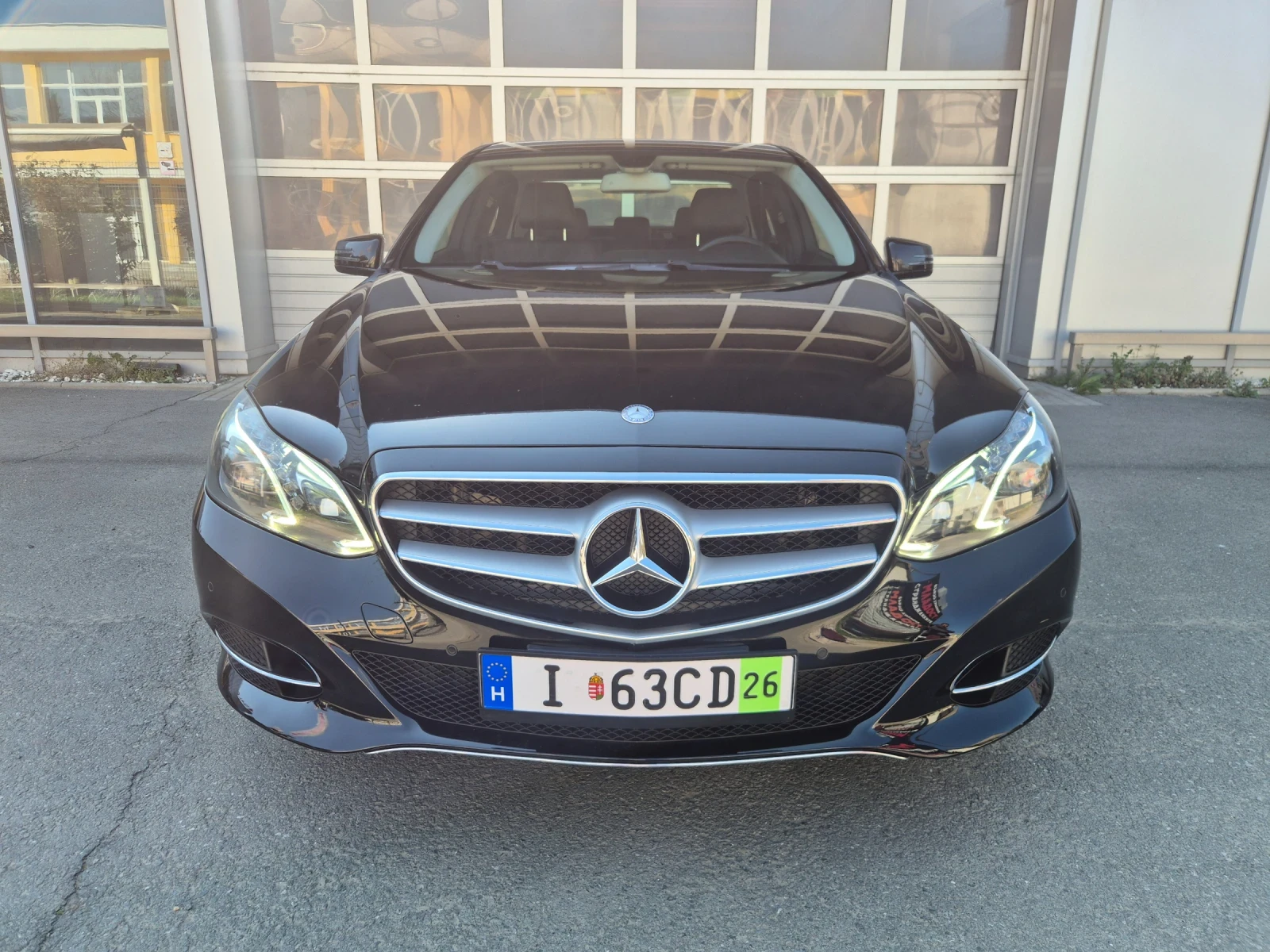 Mercedes-Benz E 250 Нави* Кожа* Лед-Фар* Ел-Седалки* Като-Нова, снимка 2 - Автомобили и джипове - 54113271