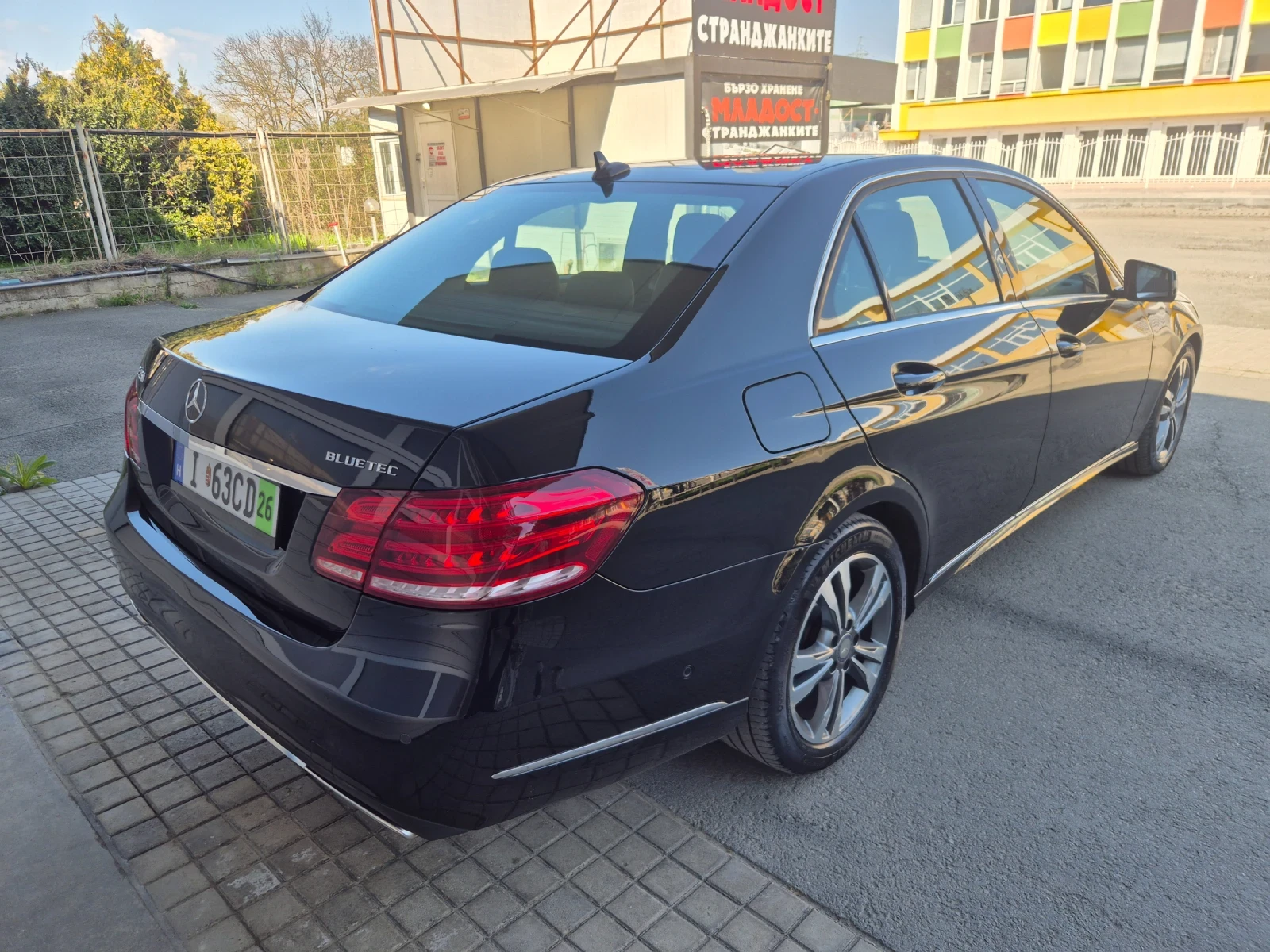 Mercedes-Benz E 250 Нави* Кожа* Лед-Фар* Ел-Седалки* Като-Нова, снимка 5 - Автомобили и джипове - 54113271