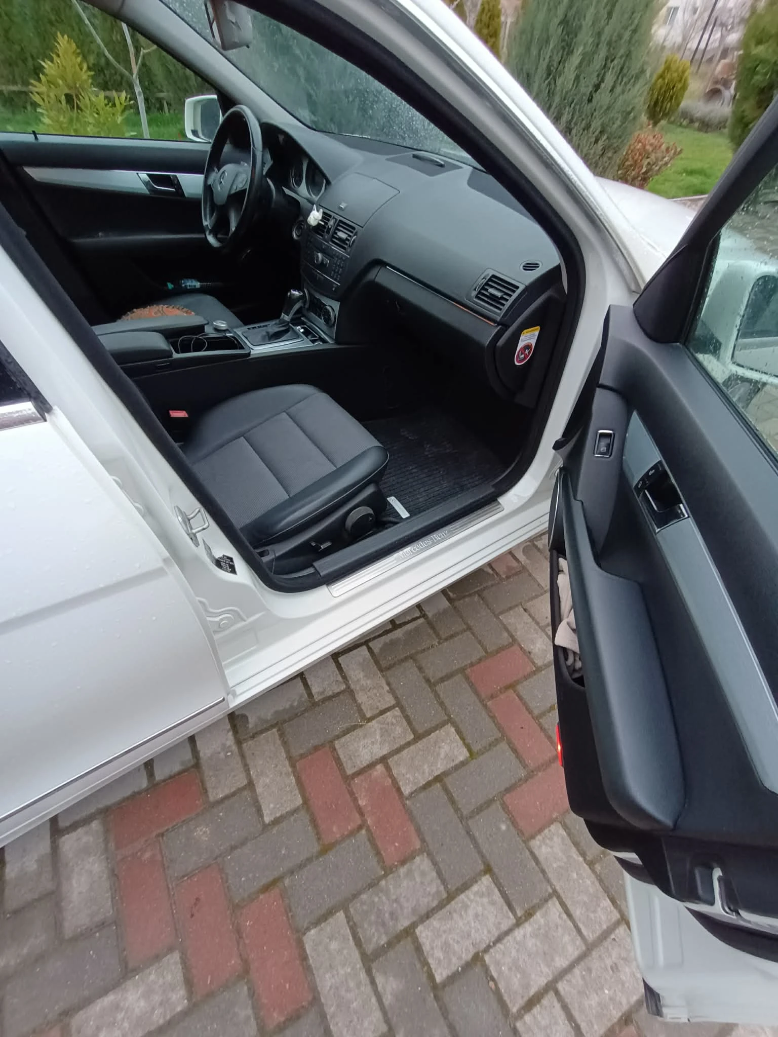 Mercedes-Benz C 180, снимка 16 - Автомобили и джипове - 54271087