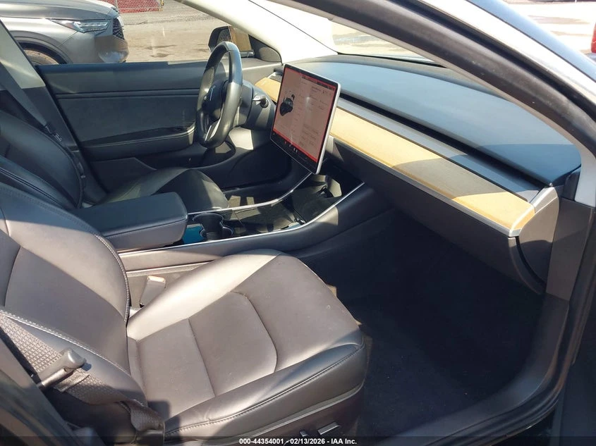 Tesla Model 3 Long Range/Mid Range/Standard Range/Standard Range, снимка 5 - Автомобили и джипове - 54419108