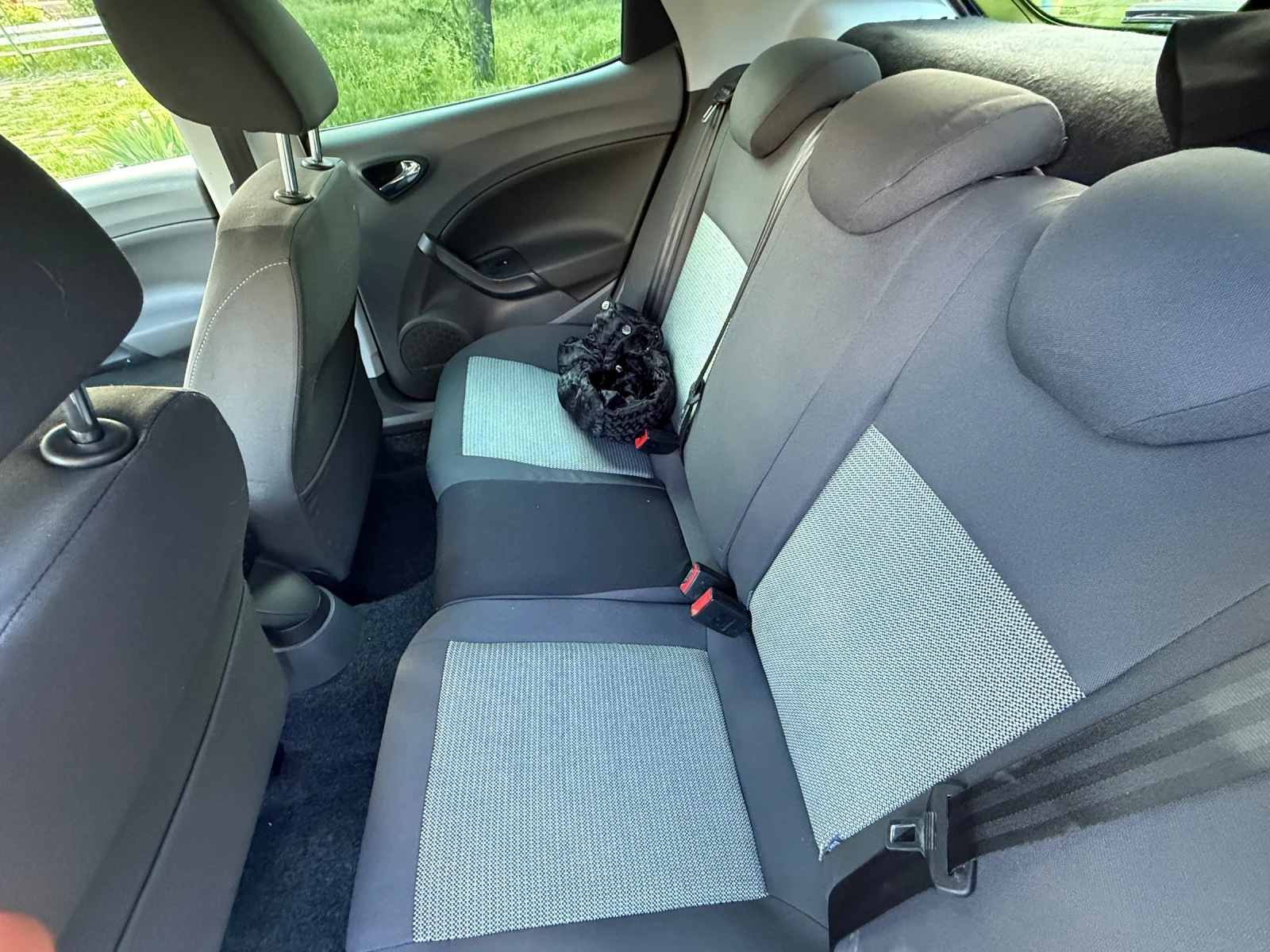 Seat Ibiza Обслужен !запазен !  А/С 1.4 бензин 2010 Г., снимка 7 - Автомобили и джипове - 54576072