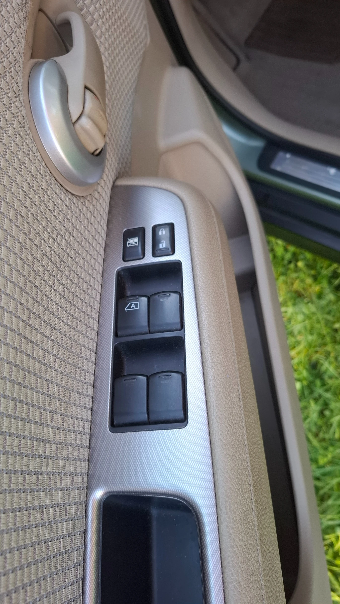 Nissan Tiida 1, 5 dCi, снимка 6 - Автомобили и джипове - 55062485