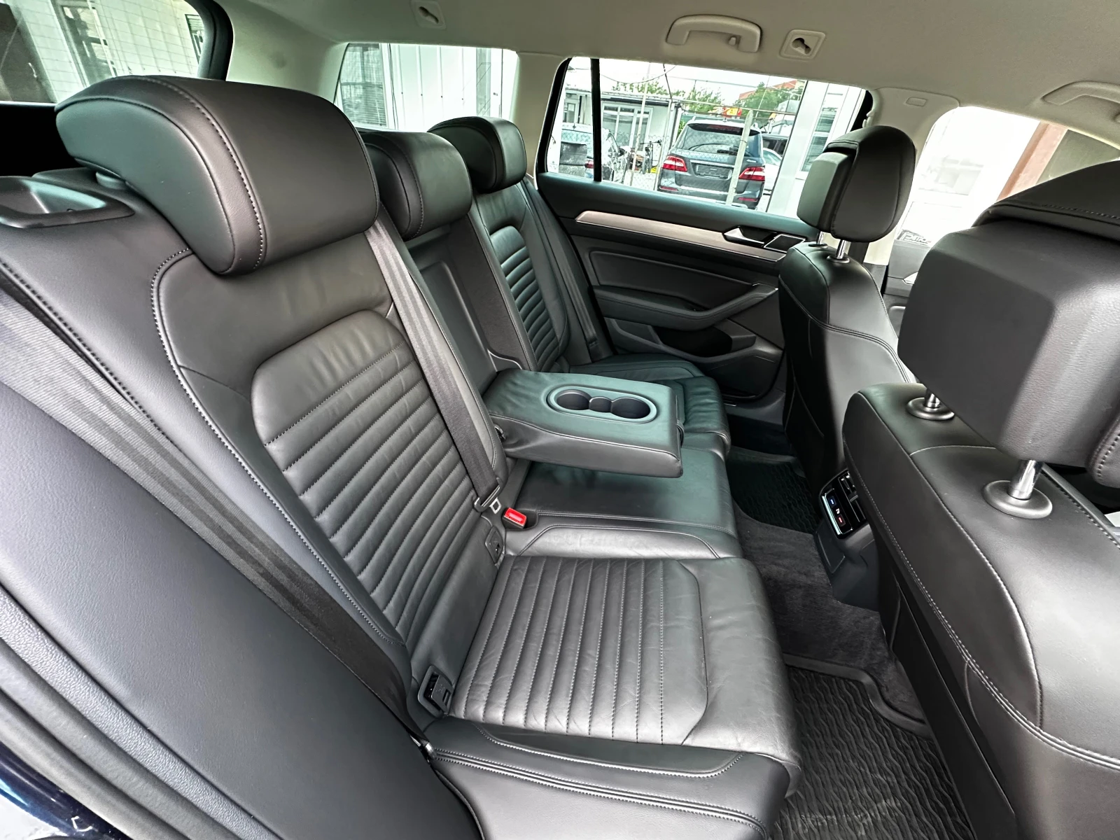 VW Passat 2.0TDI 190к.с 4Motion* Highline, снимка 16 - Автомобили и джипове - 55149285