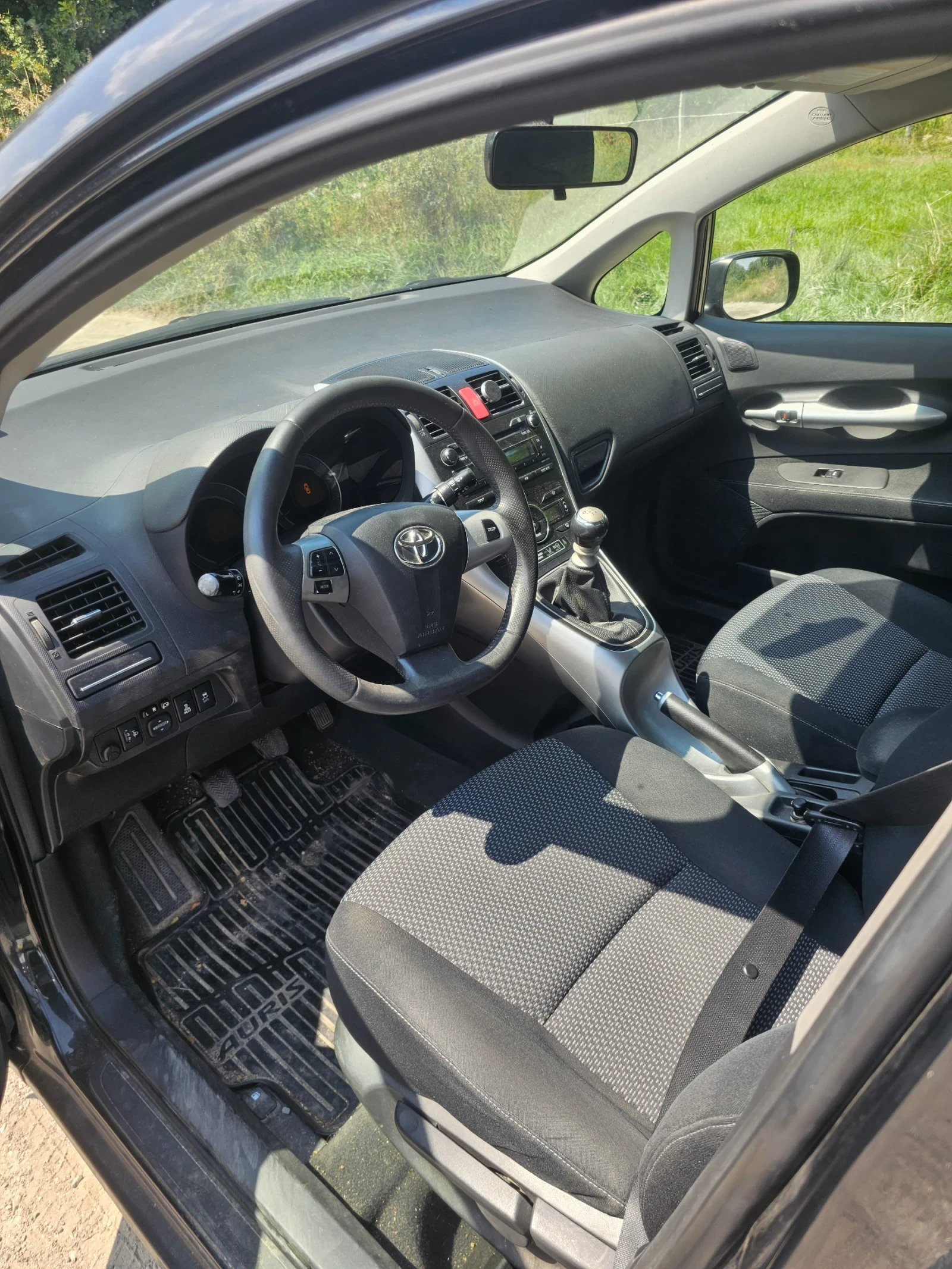 Toyota Auris 1.4 D4D Дизел ръчна, снимка 5 - Автомобили и джипове - 55706430