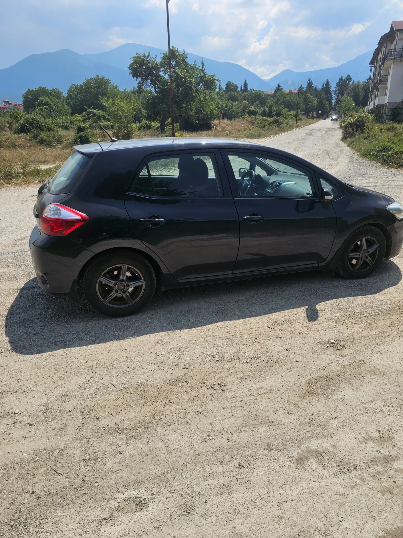 Toyota Auris 1.4 D4D Дизел ръчна, снимка 3 - Автомобили и джипове - 55706430