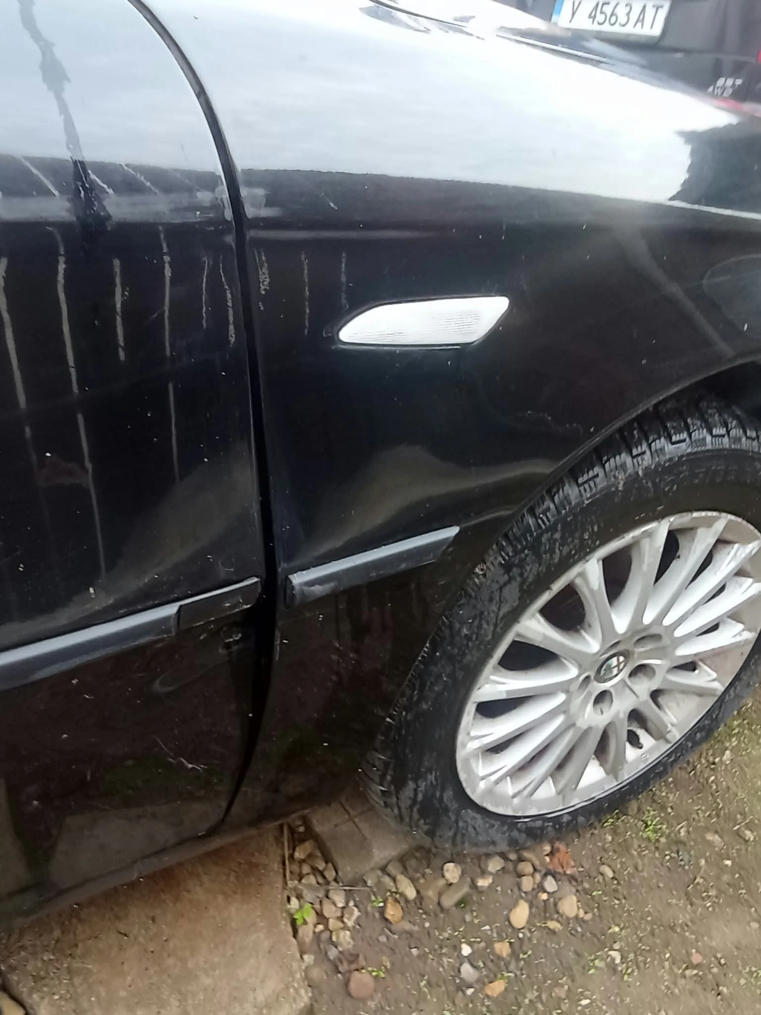 Alfa Romeo 147 1.9 JTD, снимка 4 - Автомобили и джипове - 56684876