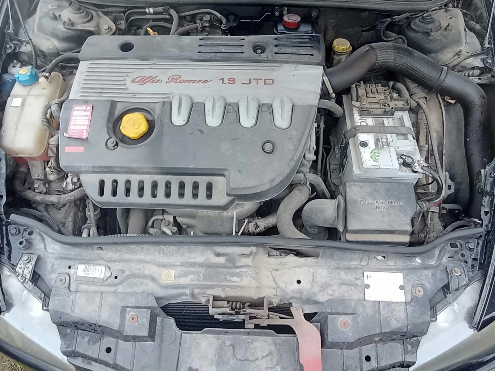 Alfa Romeo 147 1.9 JTD, снимка 9 - Автомобили и джипове - 56684876