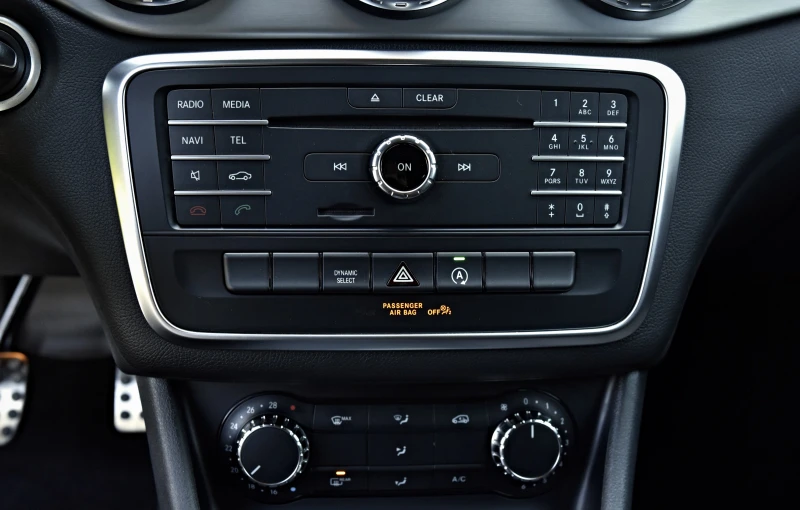 Mercedes-Benz GLA 220 AMG OPTICA/KAMERA 4 МАТИК/, снимка 10 - Автомобили и джипове - 50799354