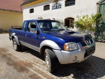 Nissan Navara 2.5 133кс на части, снимка 3 - Автомобили и джипове - 38106719