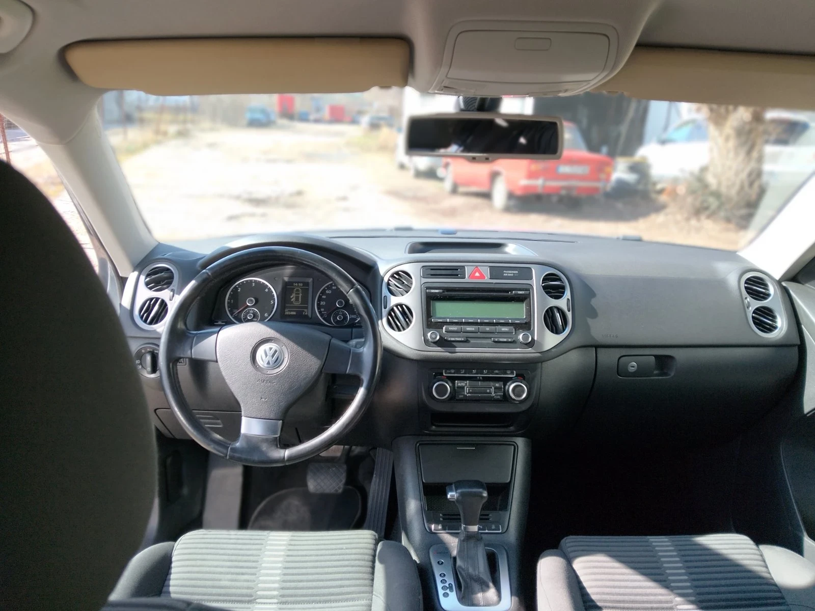 VW Tiguan 2.0 TDI, снимка 5 - Автомобили и джипове - 53841275