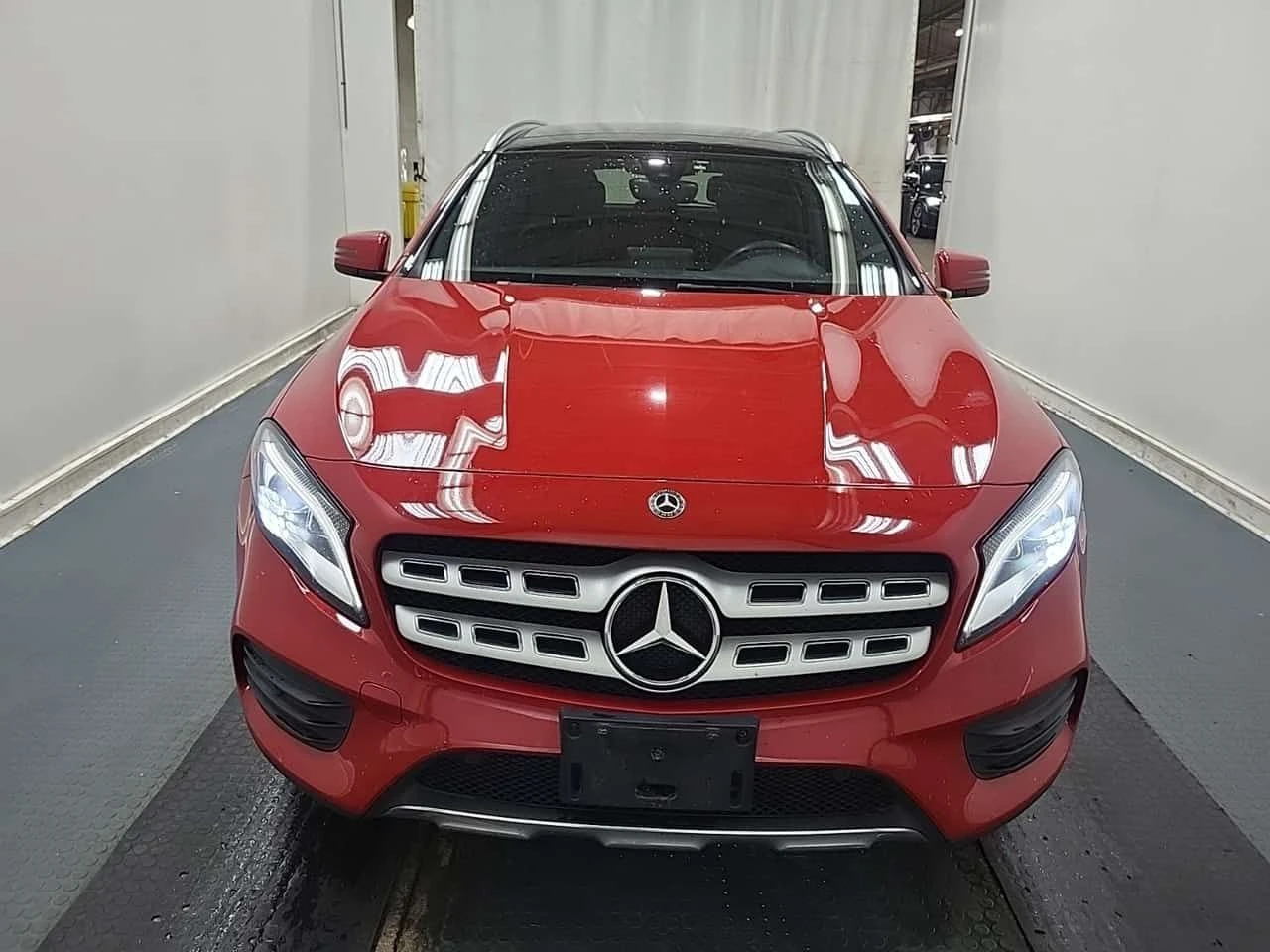 Mercedes-Benz GLA 250 * CARFAX * Един собственик * Без инциденти * , снимка 2 - Автомобили и джипове - 55650464