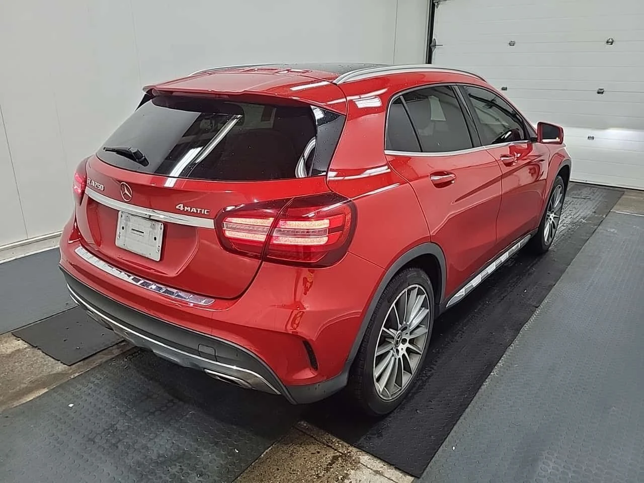 Mercedes-Benz GLA 250 * CARFAX * Един собственик * Без инциденти * , снимка 4 - Автомобили и джипове - 55650464