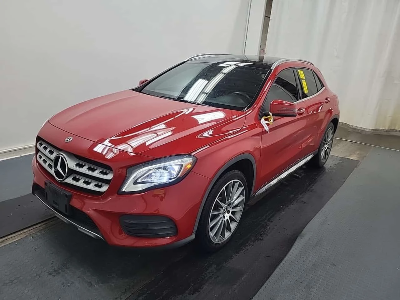 Mercedes-Benz GLA 250 * CARFAX * Един собственик * Без инциденти * 