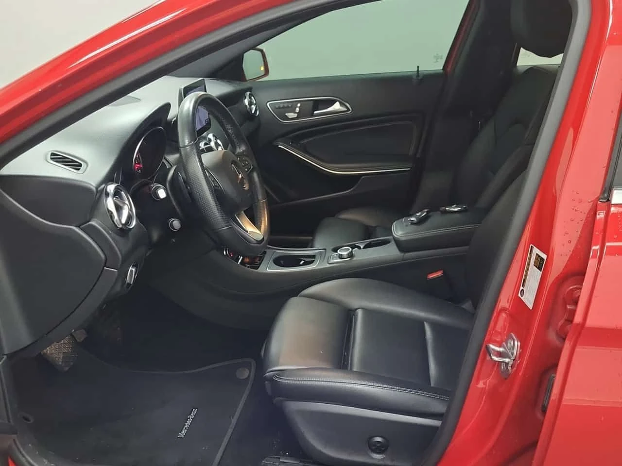 Mercedes-Benz GLA 250 * CARFAX * Един собственик * Без инциденти * , снимка 9 - Автомобили и джипове - 55650464