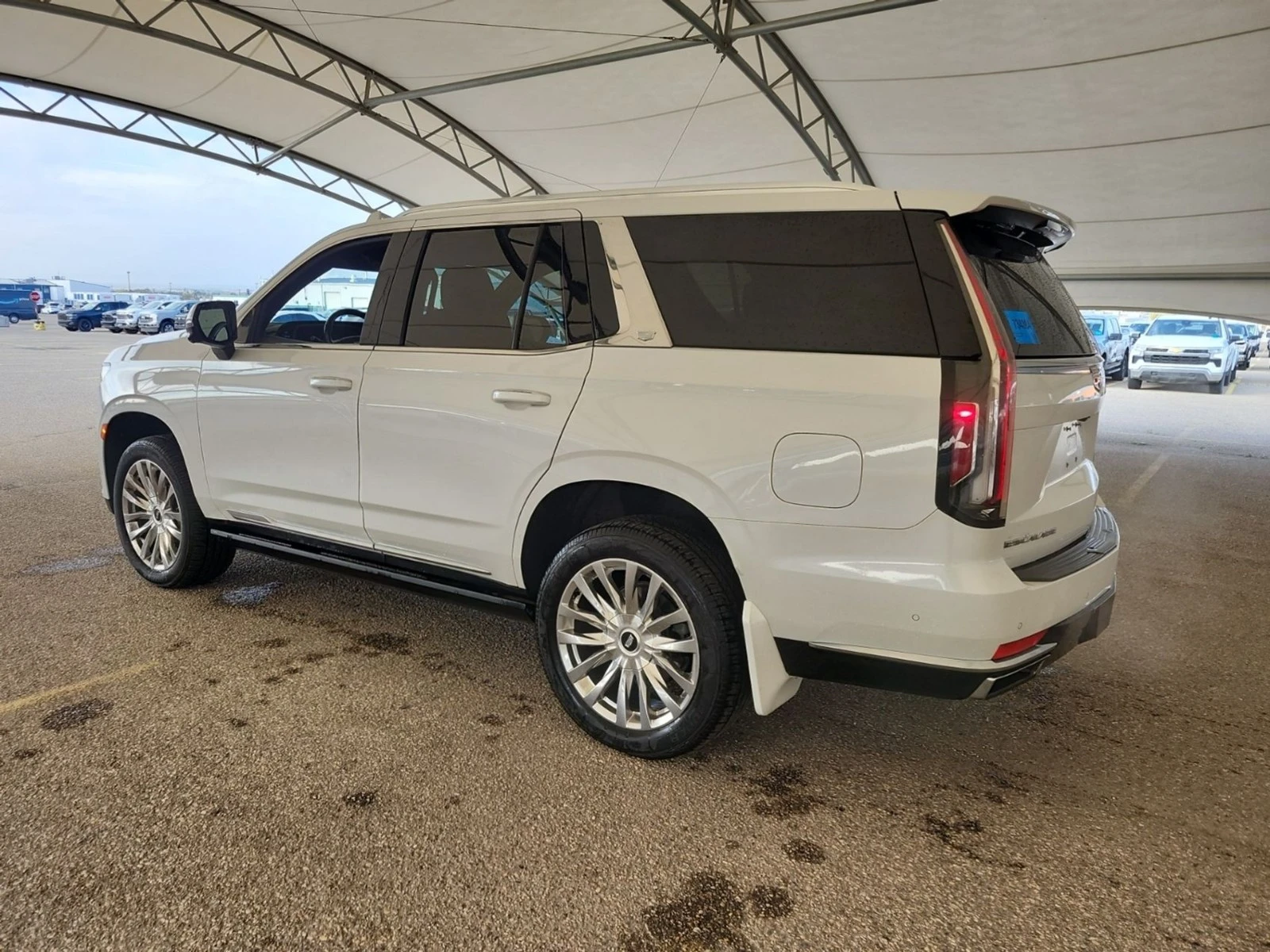 Cadillac Escalade | PREMIUM LUXURY | Цена до България & АвтоКредит, снимка 4 - Автомобили и джипове - 56252266