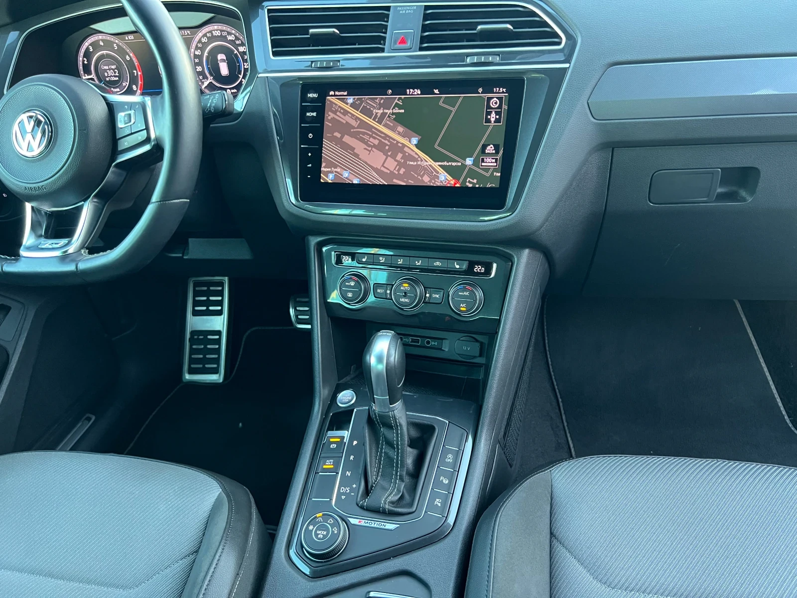 VW Tiguan 2.0 R-Line 4Motion Keyless 360 ������ Head Up  | Mobile.bg � ����������� 14