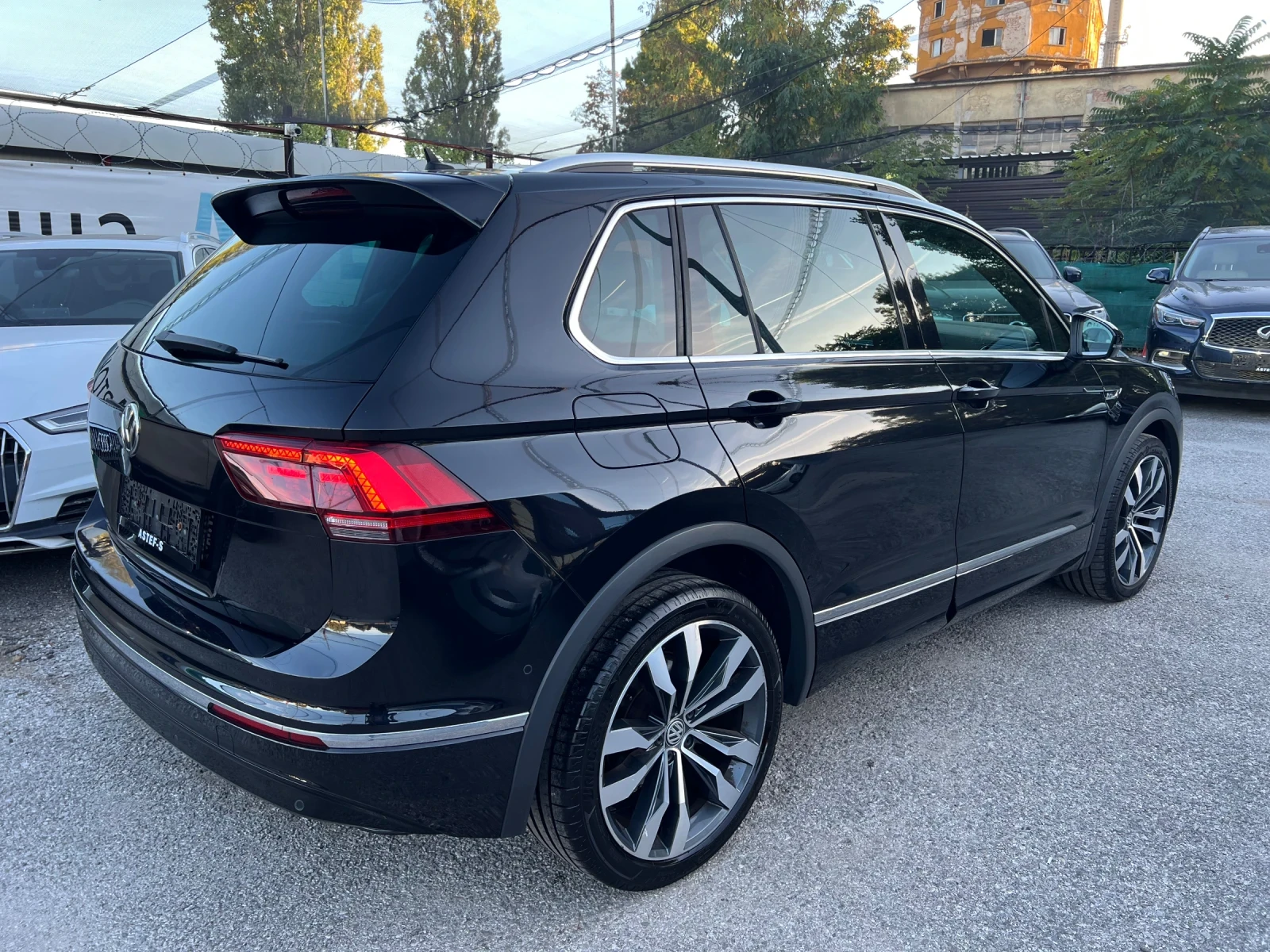 VW Tiguan 2.0 R-Line 4Motion Keyless 360 ������ Head Up  | Mobile.bg � ����������� 5