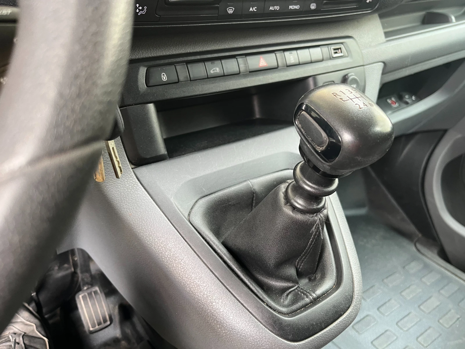 Peugeot Expert 2. 0 BlueHDi , снимка 12 - Бусове и автобуси - 54415168